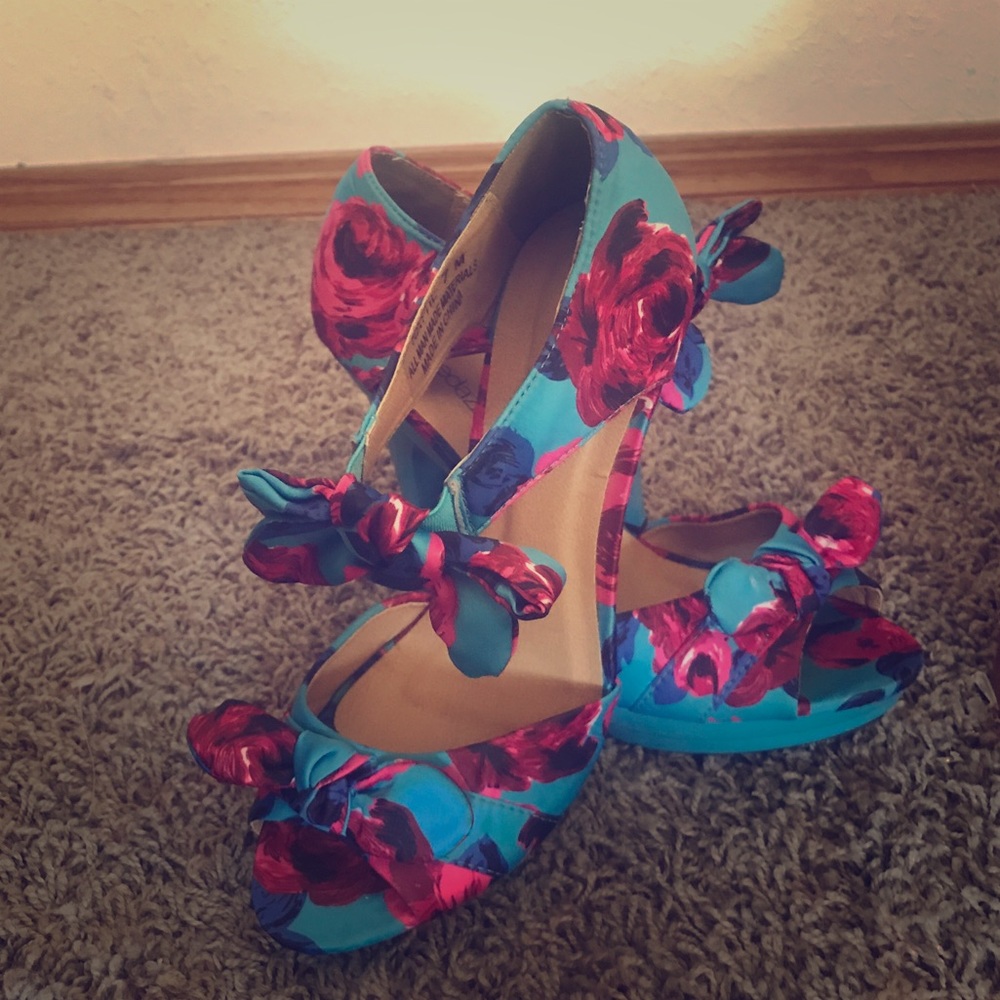 Shoe dazzle heels
